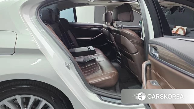 BMW 5 Series (G30) 2019 Белый из Кореи, фото 2