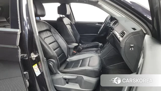 Volkswagen Tiguan second Generation 2018 Черный из Кореи, фото 2