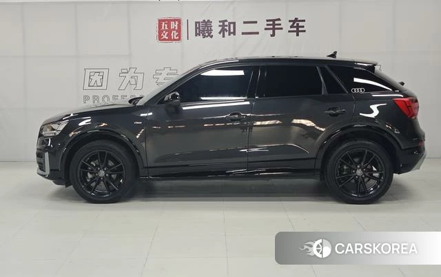 Audi Q2L 2021 Темно-серый из Китая, фото 2