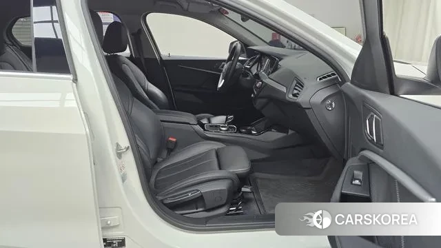 BMW 1 Series (F40) 2022 Белый из Кореи, фото 2