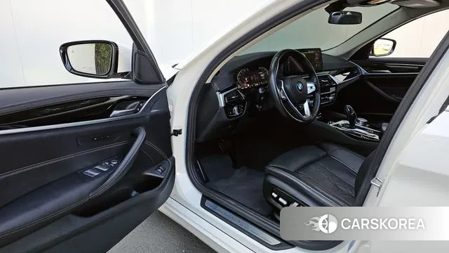 BMW 5 Series (G30) 2020 Белый из Кореи, фото 2