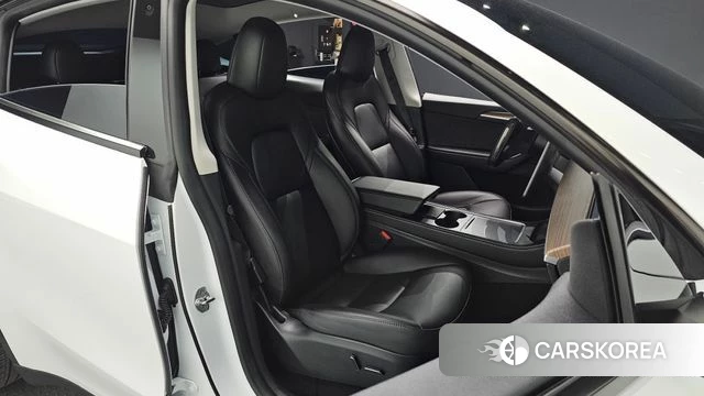 Tesla Model Y 2023 Белый из Кореи, фото 2