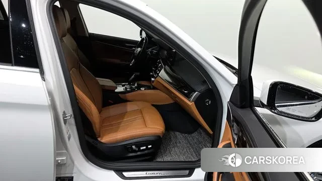 BMW 5 Series (G30) 2021 Белый из Кореи, фото 2