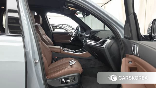 BMW X5 (G05) 2024 Серебристо-серый из Кореи, фото 2