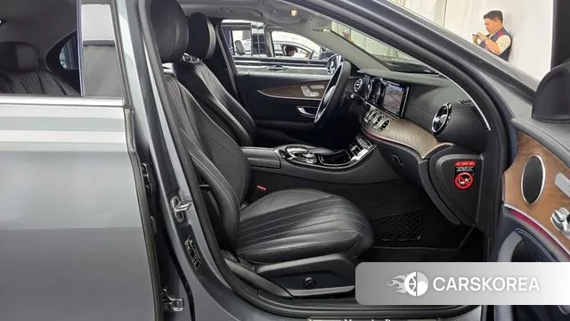 Mercedes-Benz E-Class W213 2019 Серый из Кореи, фото 2