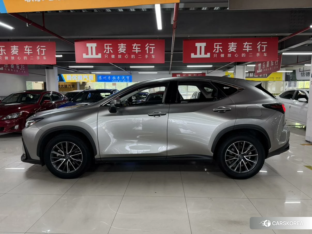 Lexus NX 2021 Серебристо-серый из Китая, фото 2