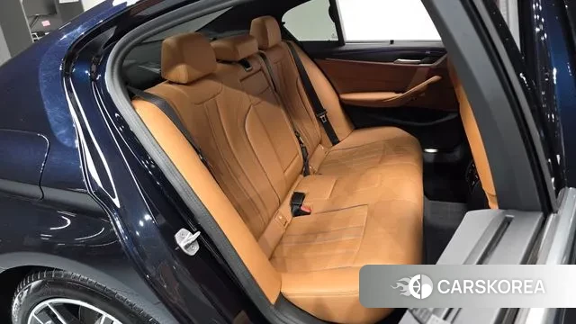 BMW 5 Series (G30) 2023 Черный из Кореи, фото 2