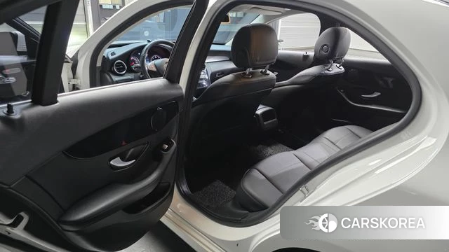 Mercedes-Benz C-Class W205 2018 Белый из Кореи, фото 2