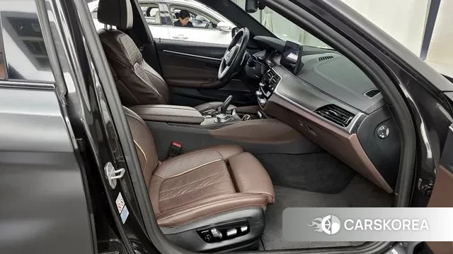 BMW 5 Series (G30) 2020 Серый из Кореи, фото 2