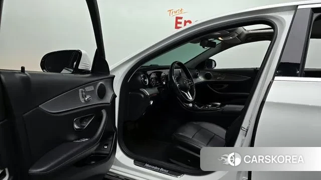 Mercedes-Benz E-Class W213 2019 Белый из Кореи, фото 2