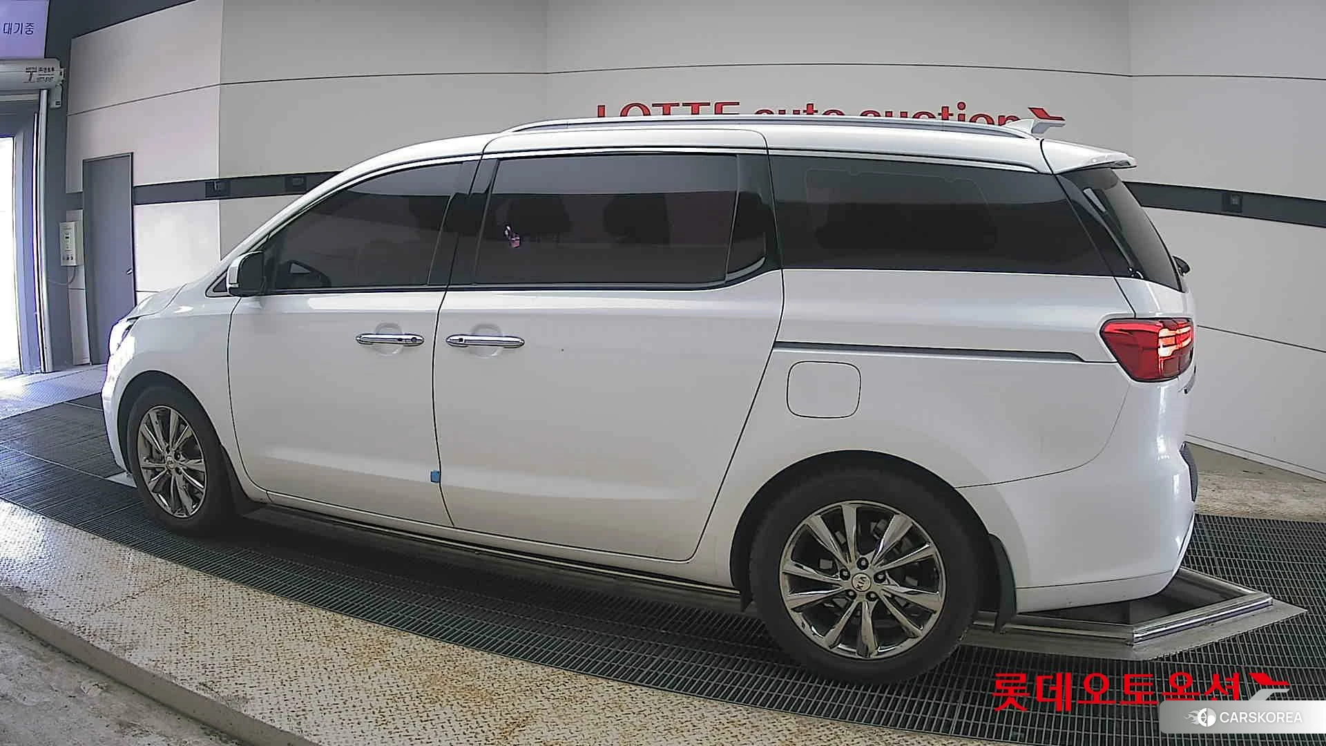 Kia Carnival 2020 Snow White Pearl (optional) из Кореи, фото 2