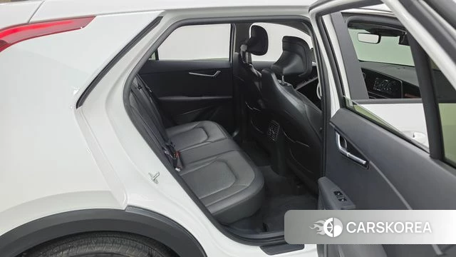 Kia Di Ol Nu Niro 2024 Белый из Кореи, фото 2