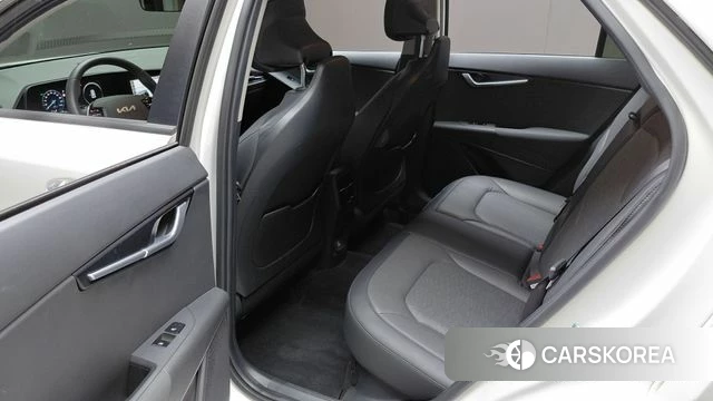 Kia Di Ol Nu Niro 2022 Белый из Кореи, фото 2