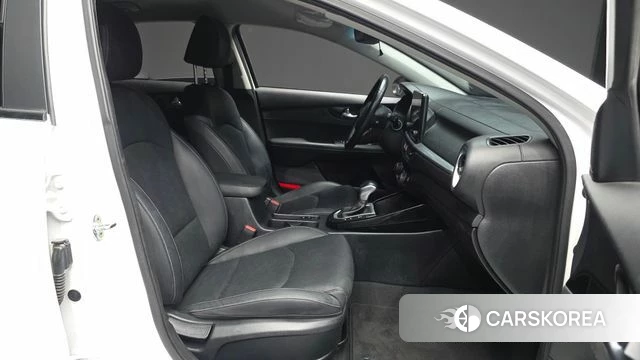 Kia The New K3 2nd generation 2022 Белый из Кореи, фото 2