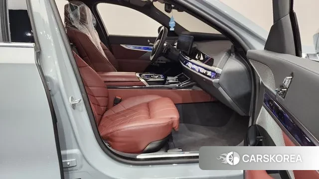 BMW 7 Series (G70) 2024 Серебристо-серый из Кореи, фото 2