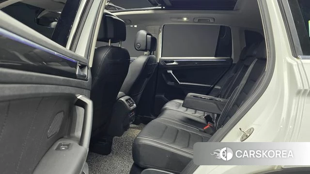 Volkswagen Tiguan second Generation 2022 Белый из Кореи, фото 2