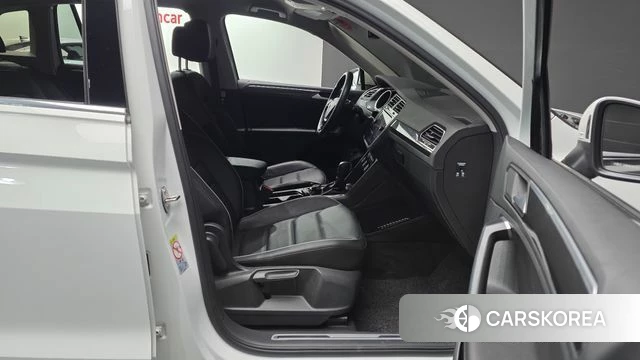 Volkswagen Tiguan second Generation 2020 Белый из Кореи, фото 2