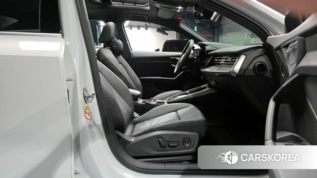 Audi A3 (8Y) 2022 Белый из Кореи, фото 2