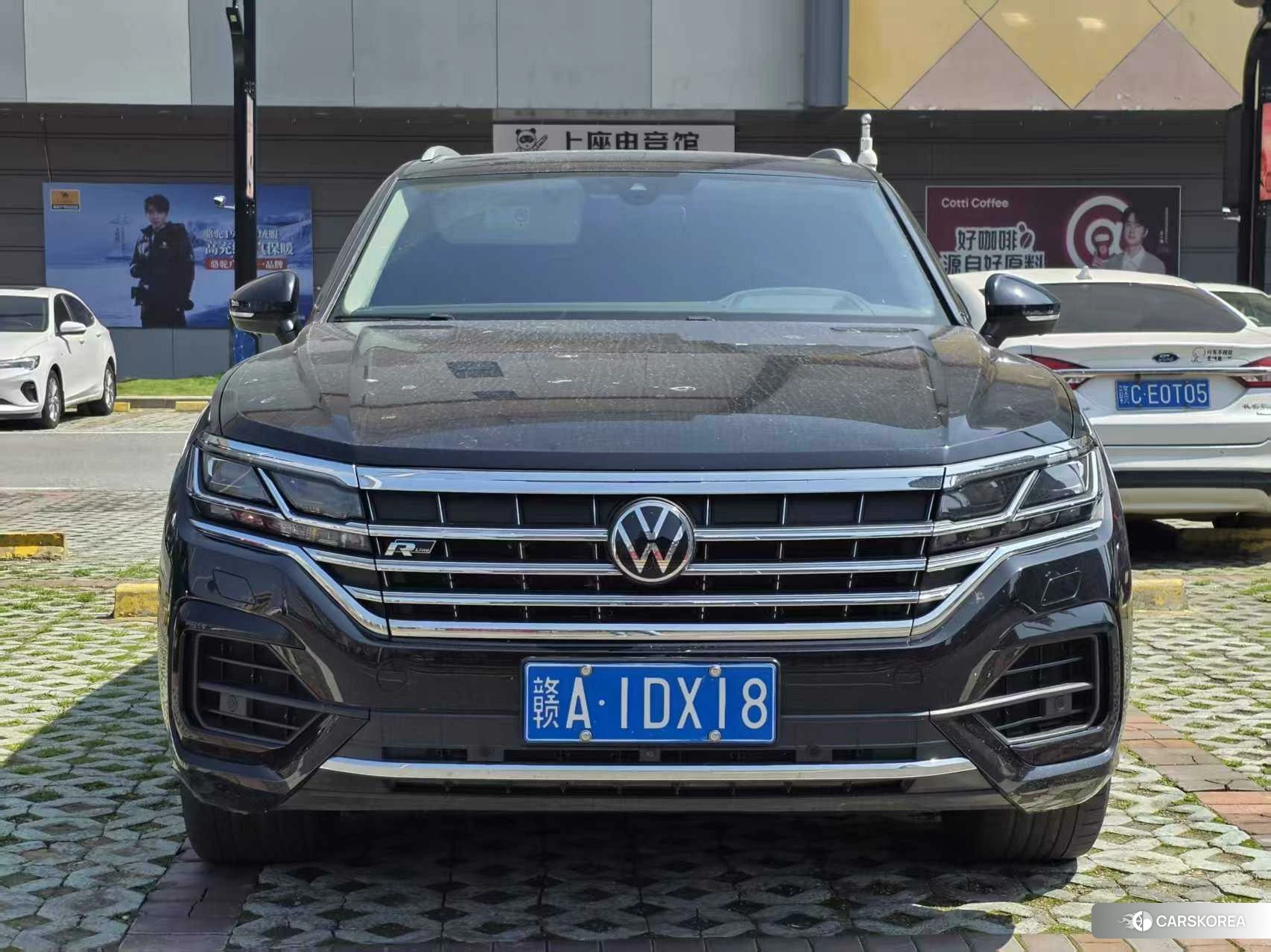 Volkswagen Touareg 2020 Черный из Китая, фото 2