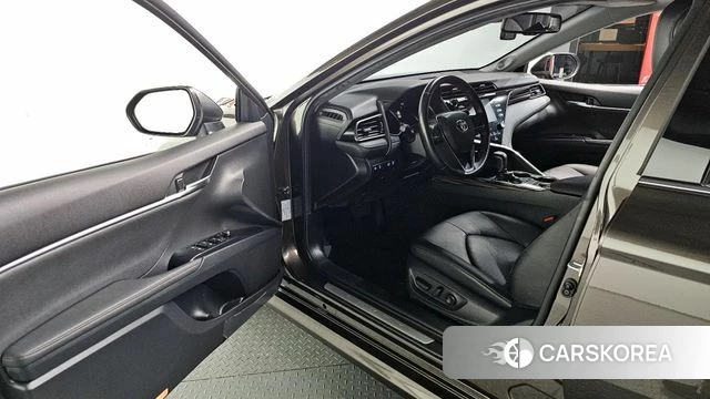 Toyota Camry (XV70) 2019 Коричневый из Кореи, фото 2