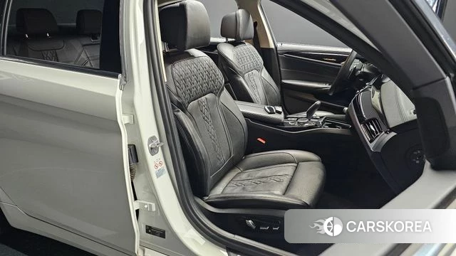 BMW 5 Series (G30) 2019 Белый из Кореи, фото 2