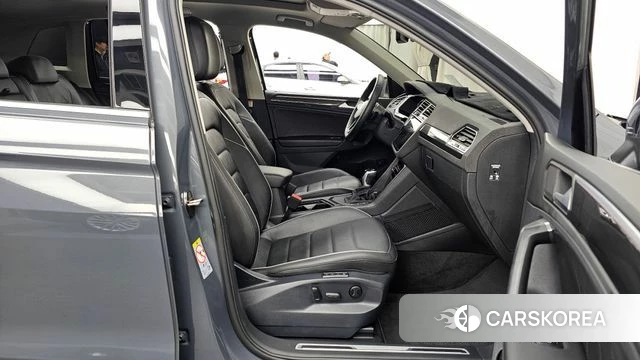 Volkswagen Tiguan second Generation 2023 Серый из Кореи, фото 2