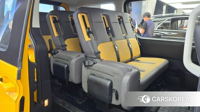 Hyundai Staria 2023 Желтый из Кореи, фото 2