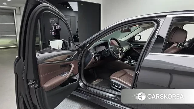 BMW 5 Series (G30) 2021 Серый из Кореи, фото 2