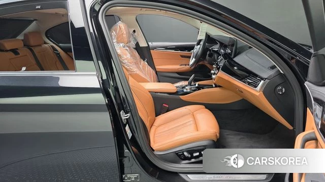 BMW 5 Series (G30) 2022 Черный из Кореи, фото 2