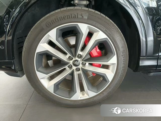 Audi Q7 2023 Черный из Китая, фото 2