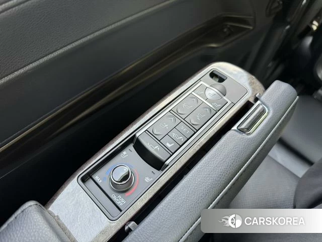 Toyota Grevia 2023 Серебристо-серый из Китая, фото 2