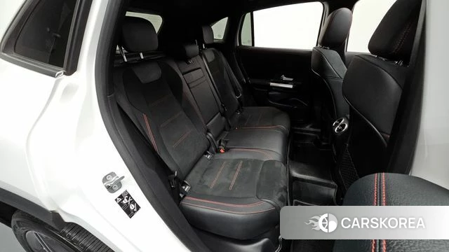 Mercedes-Benz GLA - Class H247 2023 Белый из Кореи, фото 2
