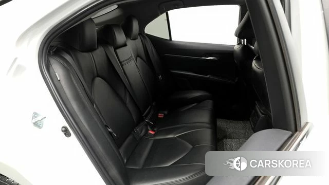 Toyota Camry (XV70) 2021 Белый из Кореи, фото 2