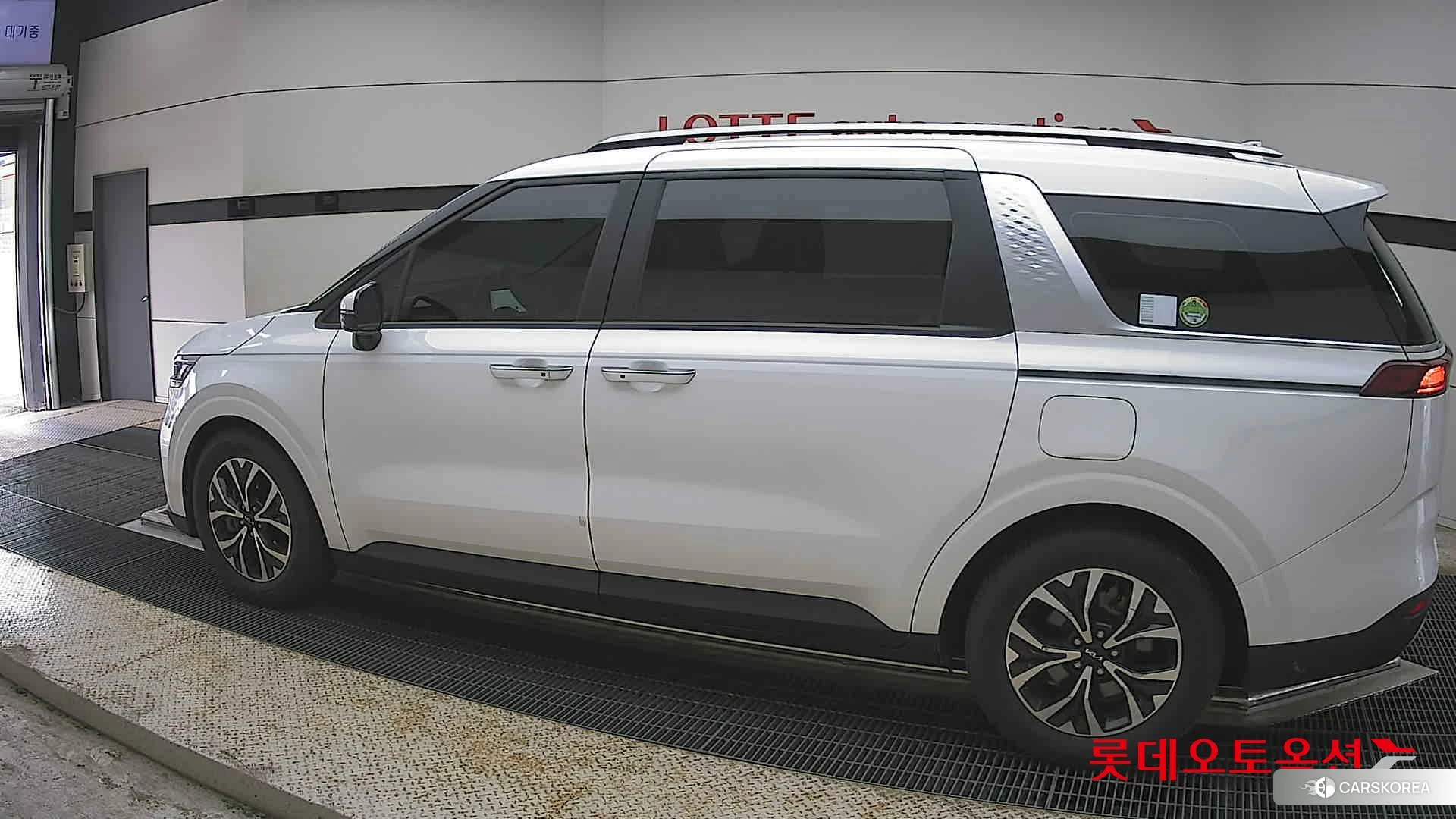 Kia Carnival 2022 Snow White Pearl (optional) из Кореи, фото 2