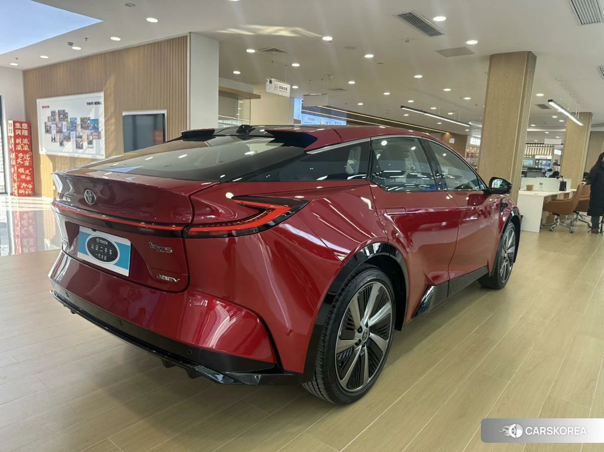 Toyota bZ5 2025 Красный из Китая, фото 2