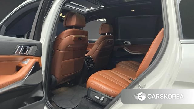 BMW X7 (G07) 2024 Белый из Кореи, фото 2