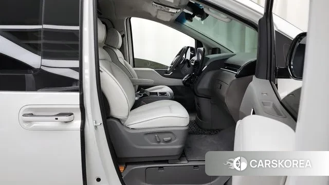 Hyundai Staria 2022 Белый из Кореи, фото 2