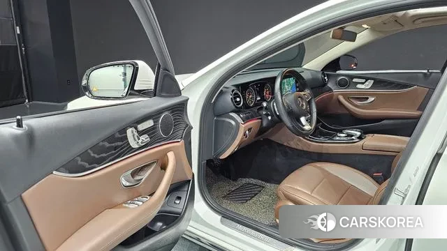 Mercedes-Benz E-Class W213 2018 Белый из Кореи, фото 2