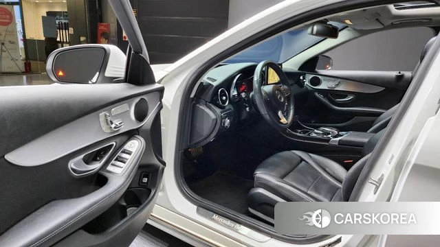 Mercedes-Benz C-Class W205 2018 Белый из Кореи, фото 2