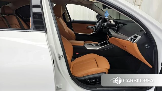 BMW 3 Series (G20) 2025 Белый из Кореи, фото 2