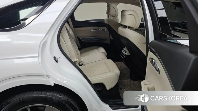 Genesis GV70 2023 Белый из Кореи, фото 2