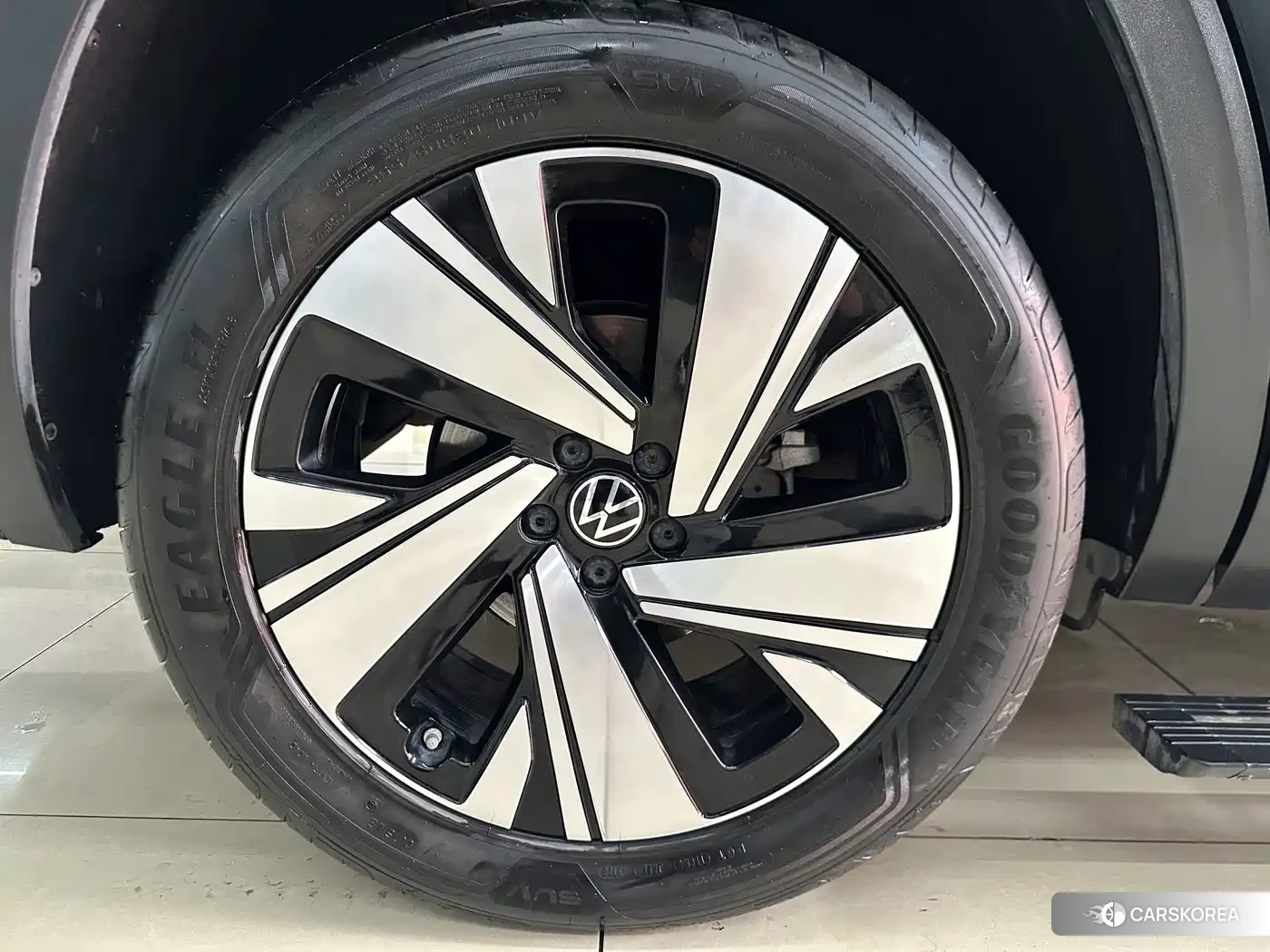 Volkswagen Touareg 2023 Черный из Китая, фото 2