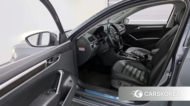 Volkswagen The New Passat 2018 Черный из Кореи, фото 2