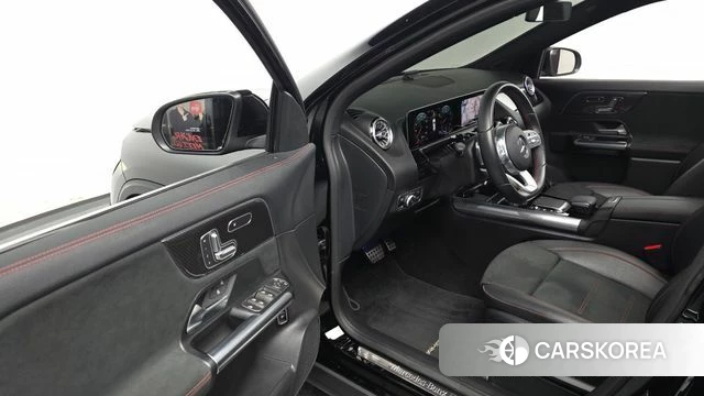 Mercedes-Benz GLA - Class H247 2020 Черный из Кореи, фото 2