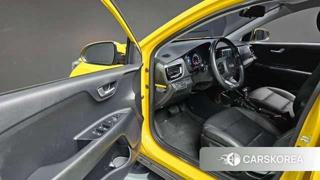 Kia Stonic 2018 Желтый из Кореи, фото 2