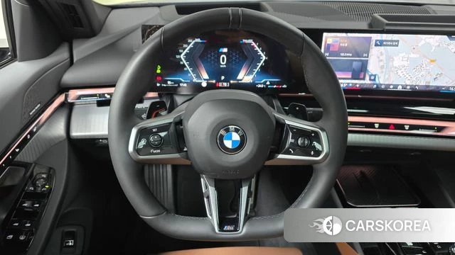 BMW 5 Series (G60) 2025 Светло-серебряный цвет из Кореи, фото 2