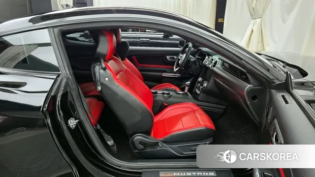 Ford Mustang 2021 Черный из Кореи, фото 2