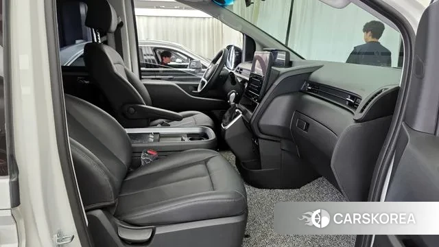 Hyundai Staria 2023 Белый из Кореи, фото 2