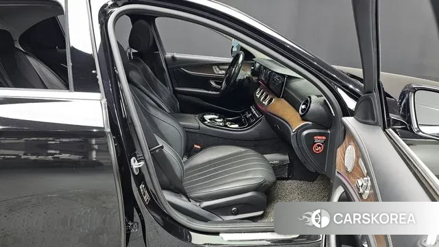 Mercedes-Benz E-Class W213 2019 Черный из Кореи, фото 2