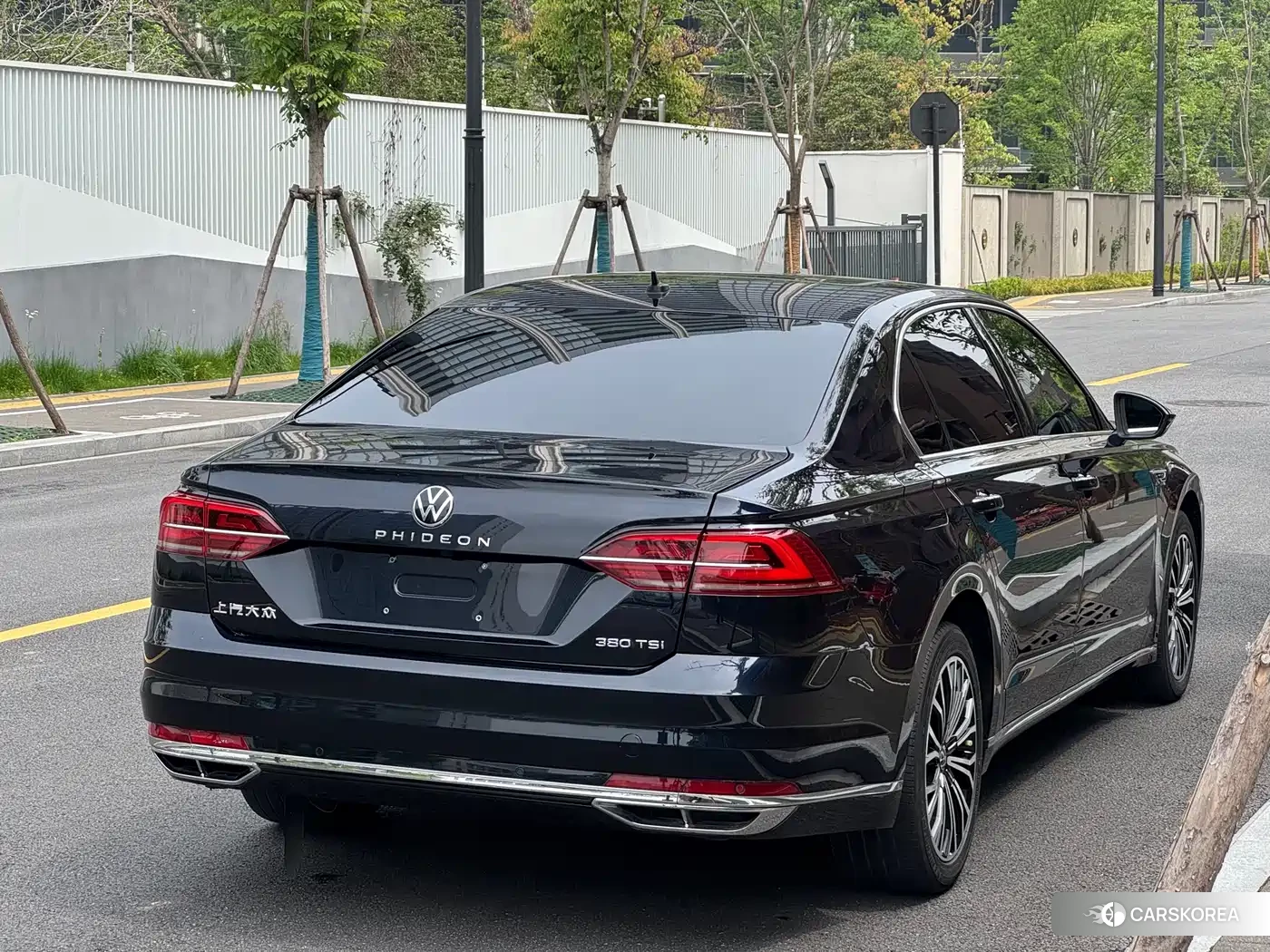 Volkswagen Phideon 2022 Синий из Китая, фото 3